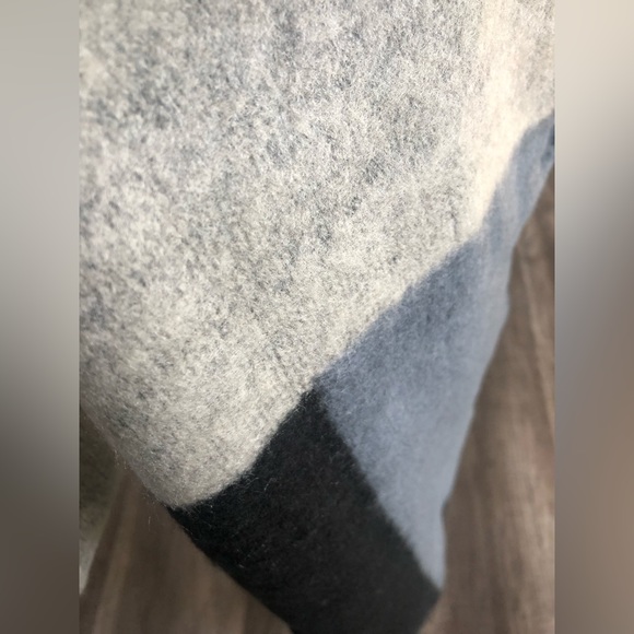 NWOT BCBGMaxAzria Colorblock Scarf - Picture 2 of 3